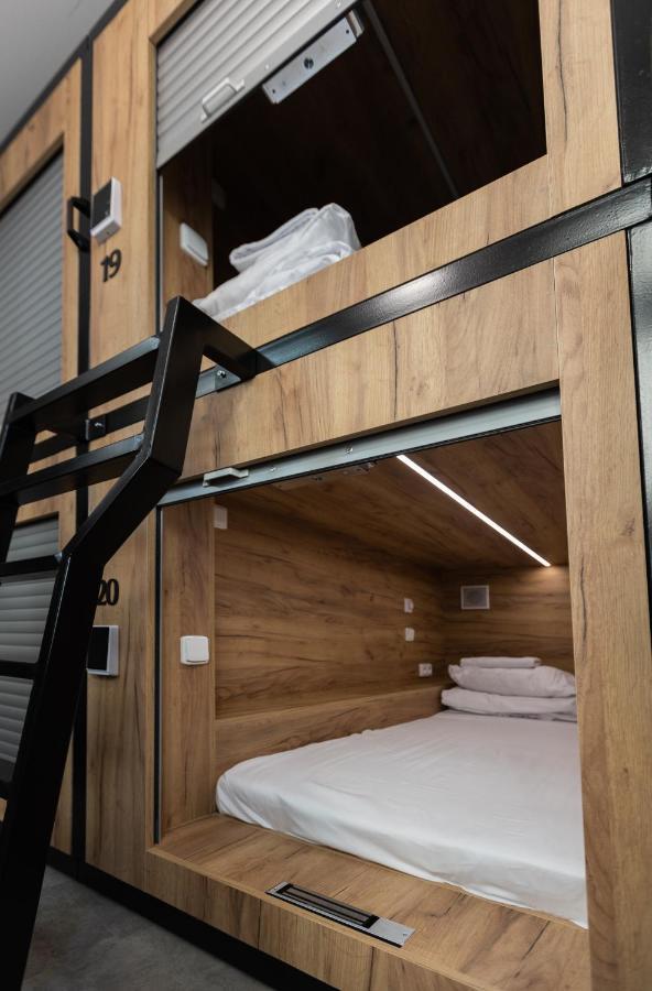 Capsule Hostel Andel Centre Spirit Prag Eksteriør billede