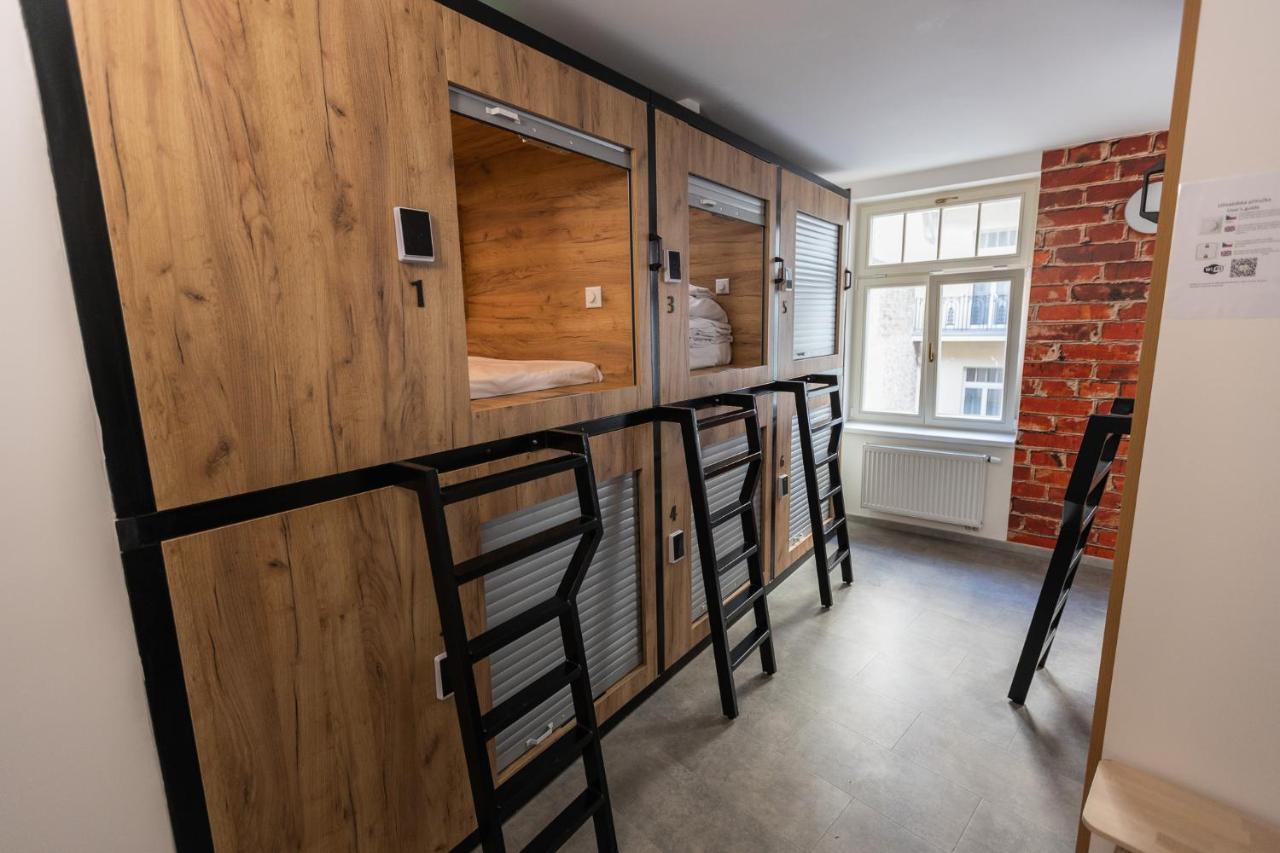 Capsule Hostel Andel Centre Spirit Prag Eksteriør billede