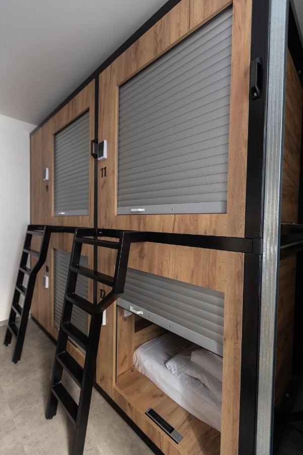Capsule Hostel Andel Centre Spirit Prag Eksteriør billede